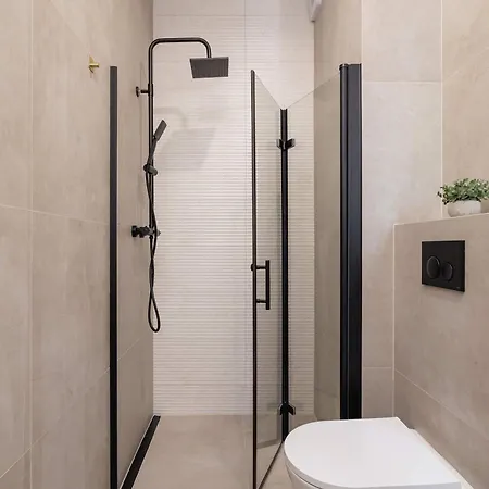 Appartement Air-conditioned Studio With Balcony 10 Minutes From Spodek Arena By Renters *