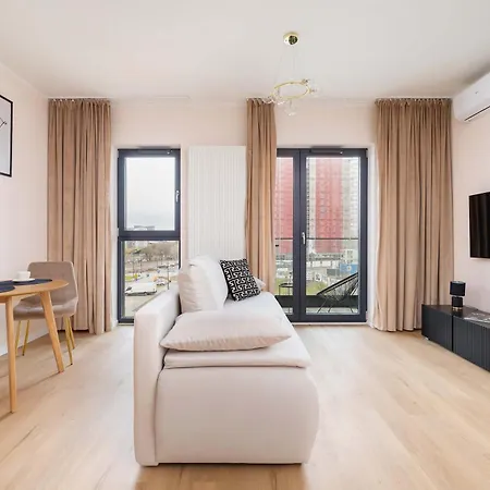 Appartement Air-conditioned Studio With Balcony 10 Minutes From Spodek Arena By Renters *