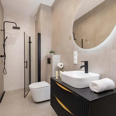 Air-conditioned Studio With Balcony 10 Minutes From Spodek Arena By Renters Katowice