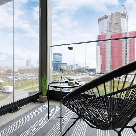 Air-conditioned Studio With Balcony 10 Minutes From Spodek Arena By Renters Appartement *